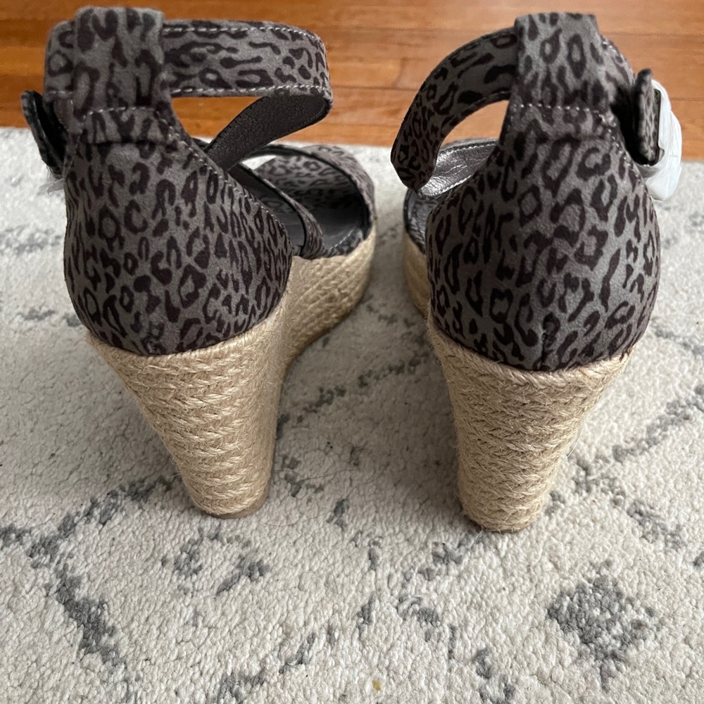 Very G Wedges - Picture 5 of 5